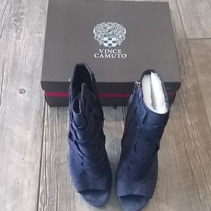 Sued ankle healed booties